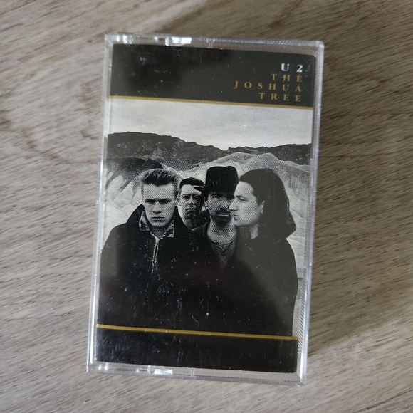 🌿2/$20 U2 The Joshua Tree cassette - Picture 1 of 5